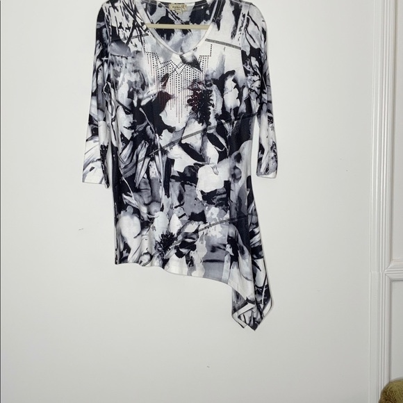 One WORLD black and white asymmetrical blouse S - Picture 2 of 7